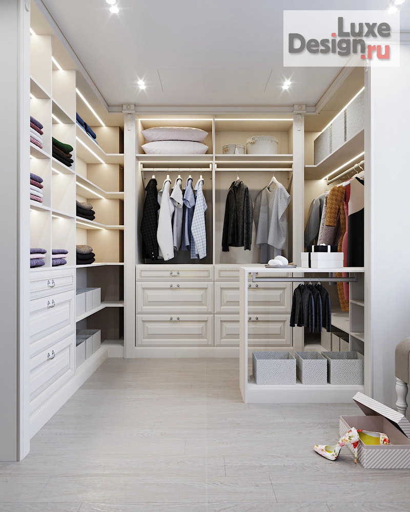 Дизайн интерьера коттеджа "Просторная гардеробная комната с зеркалом" (фото 2)