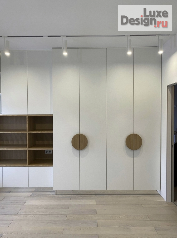 Дизайн интерьера трехкомнатной квартиры "Минимализм с теплым шпоном." (фото 10)