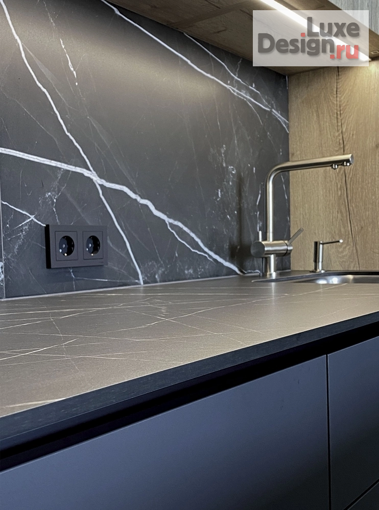 Дизайн интерьера столовой "Древесный с мраморными вставками." (фото 4)